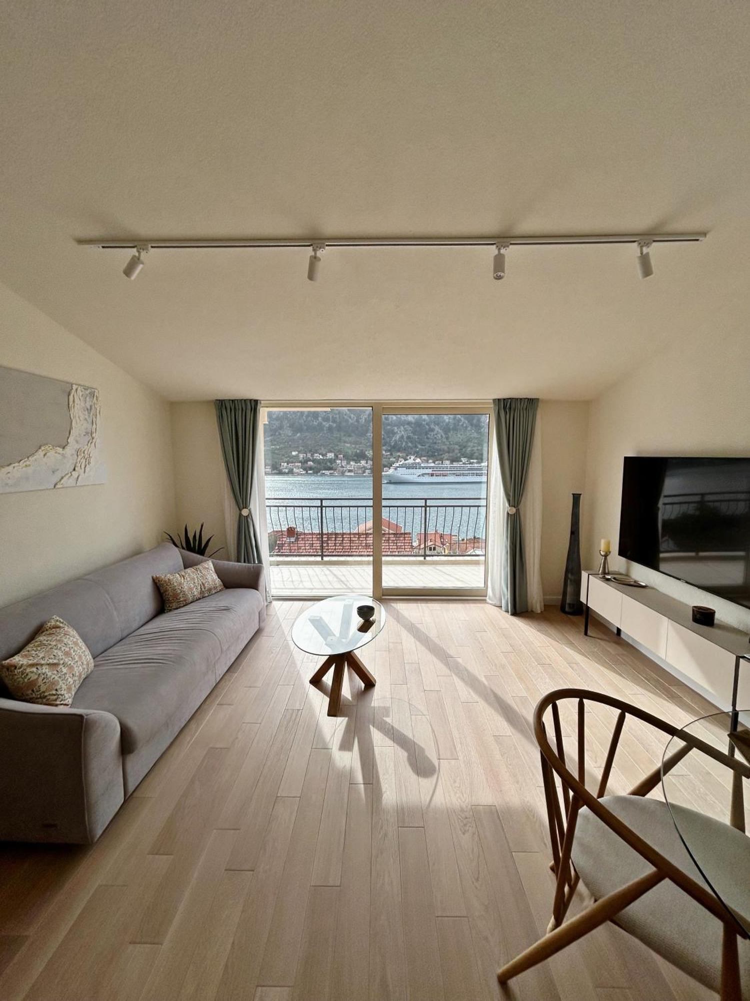 Point Of View Apartment Kotor Ngoại thất bức ảnh